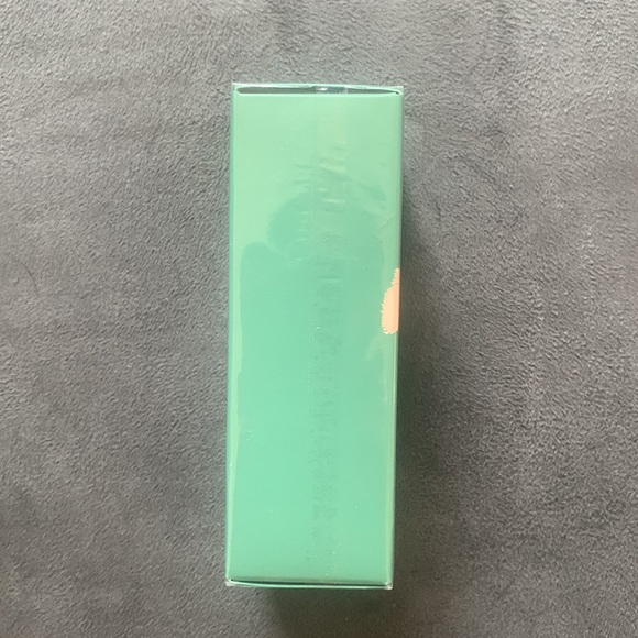 La Mer brand New the lifting Serum never opened still in plastic wrap.Full size - Picture 4 of 6